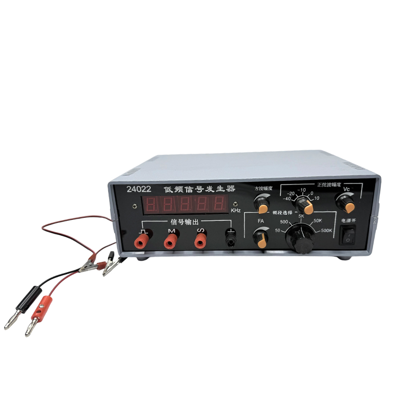Digitalni audio generator niskofrekventnog signala